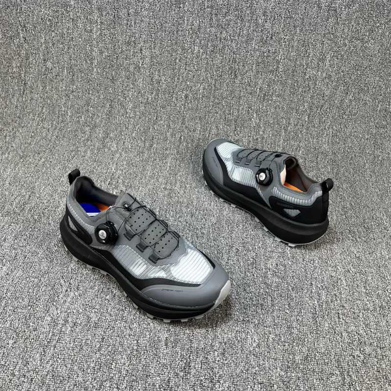 Sepatu Trail Vector