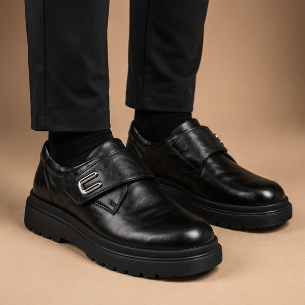 Sepatu Hitam Buckle Vaxor